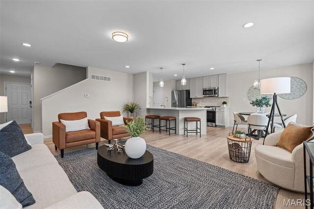 2 Burlington at Oakshire, O'fallon, MO 63385