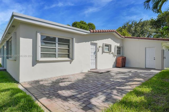 14375 Lake Candlewood Ct, Miami Lakes, FL 33014