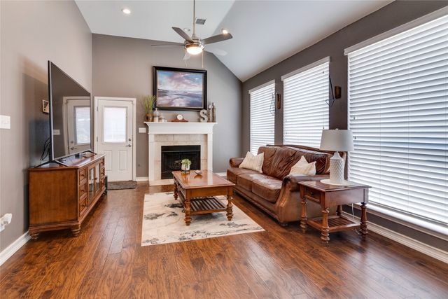 1900 Stonecourt Drive, Bedford, TX 76021