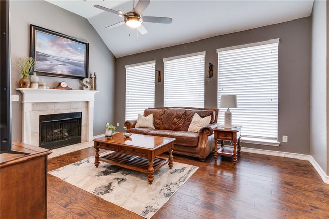 1900 Stonecourt Drive, Bedford, TX 76021