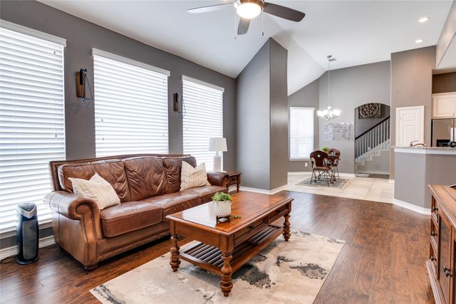 1900 Stonecourt Drive, Bedford, TX 76021