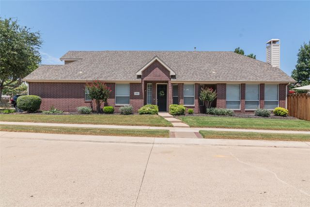 1900 Stonecourt Drive, Bedford, TX 76021