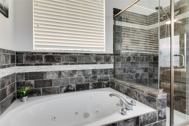 1900 Stonecourt Drive, Bedford, TX 76021