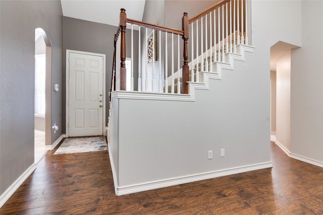 1900 Stonecourt Drive, Bedford, TX 76021