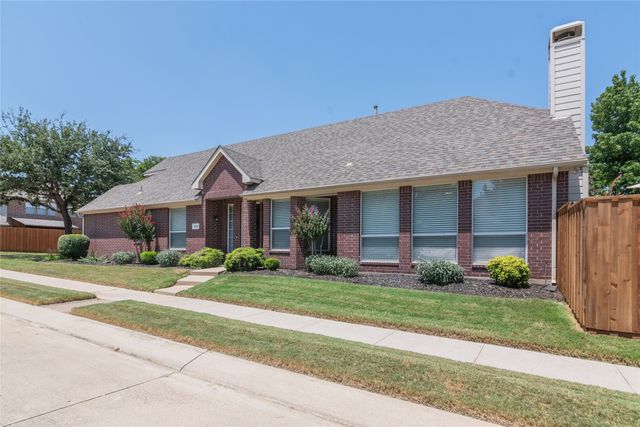1900 Stonecourt Drive, Bedford, TX 76021