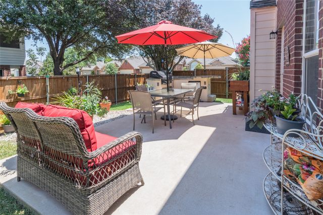 1900 Stonecourt Drive, Bedford, TX 76021