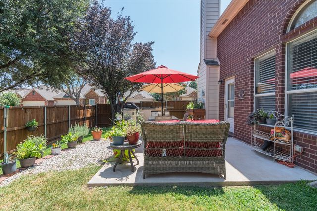 1900 Stonecourt Drive, Bedford, TX 76021