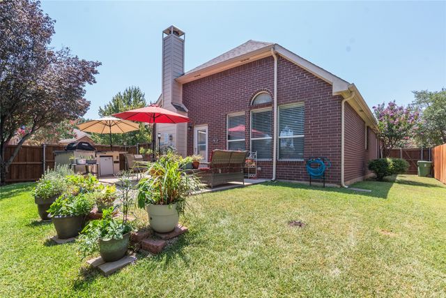 1900 Stonecourt Drive, Bedford, TX 76021