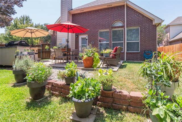 1900 Stonecourt Drive, Bedford, TX 76021