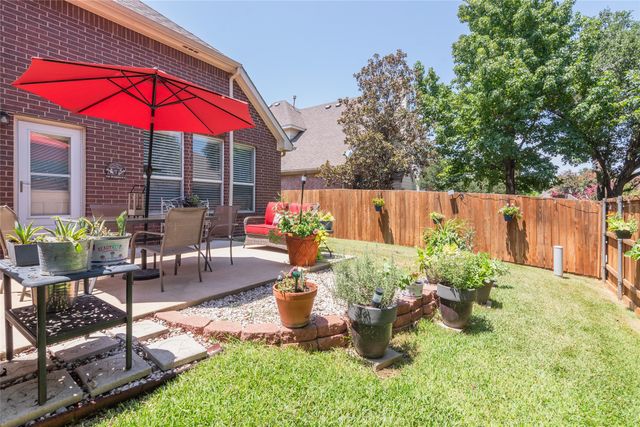 1900 Stonecourt Drive, Bedford, TX 76021
