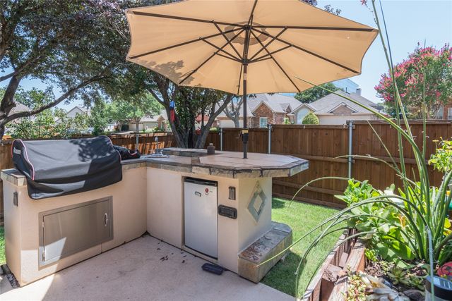 1900 Stonecourt Drive, Bedford, TX 76021