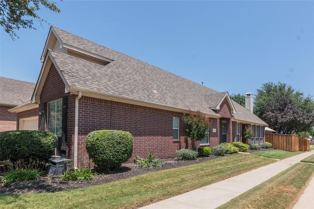 1900 Stonecourt Drive, Bedford, TX 76021