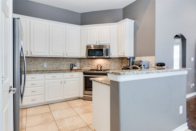 1900 Stonecourt Drive, Bedford, TX 76021