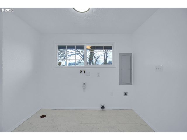 20320 Se WALGREN Rd, Damascus, OR 97089