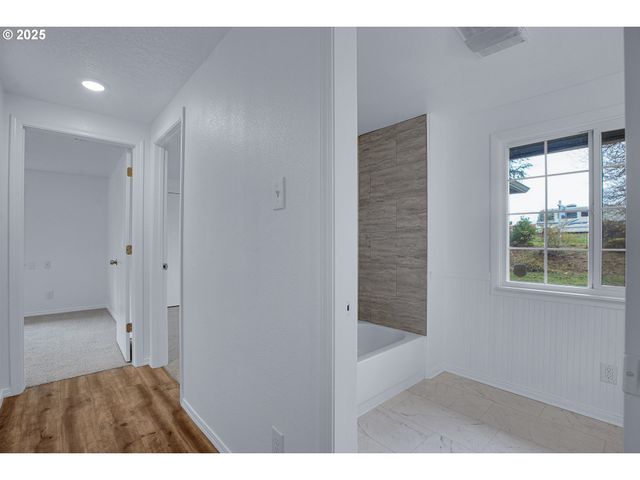 20320 Se WALGREN Rd, Damascus, OR 97089