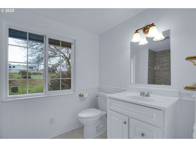 20320 Se WALGREN Rd, Damascus, OR 97089