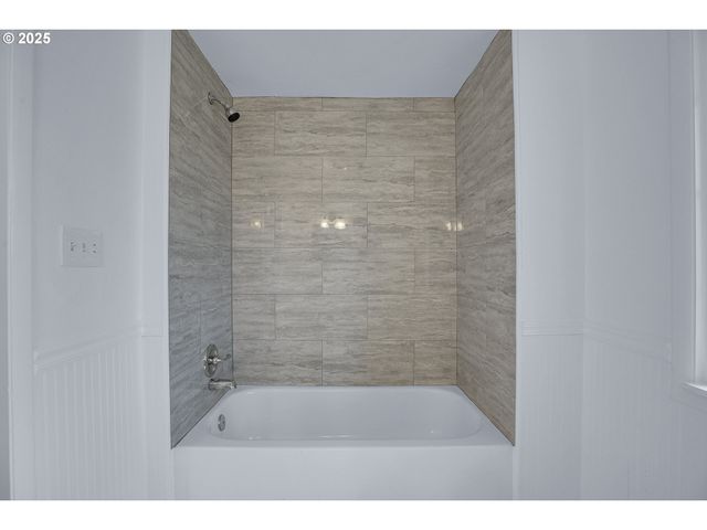 20320 Se WALGREN Rd, Damascus, OR 97089