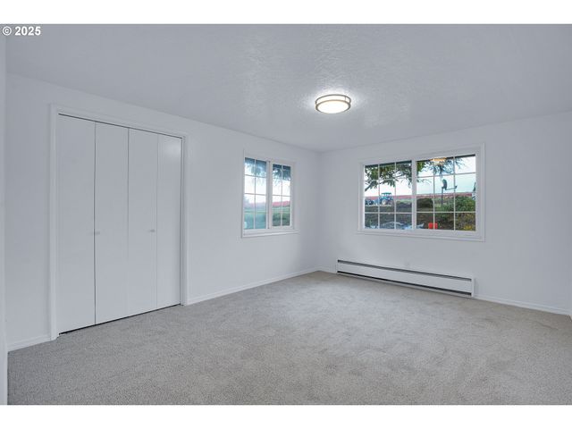 20320 Se WALGREN Rd, Damascus, OR 97089