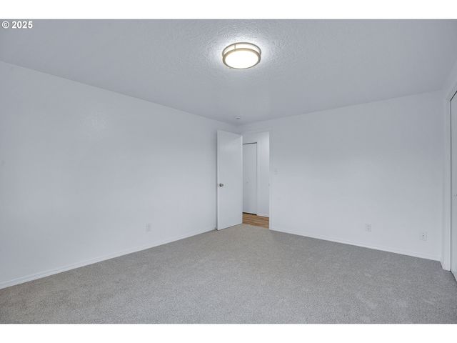 20320 Se WALGREN Rd, Damascus, OR 97089