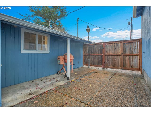 20320 Se WALGREN Rd, Damascus, OR 97089