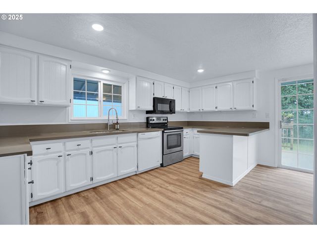 20320 Se WALGREN Rd, Damascus, OR 97089