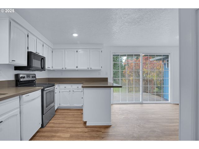 20320 Se WALGREN Rd, Damascus, OR 97089