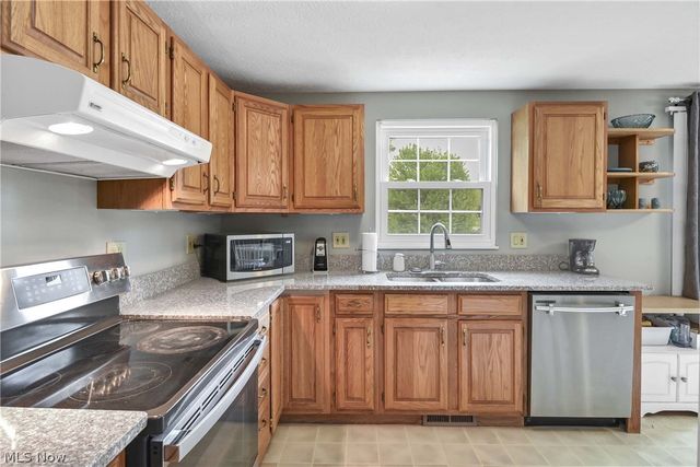 8345 Celianna Drive, Strongsville, OH 44149