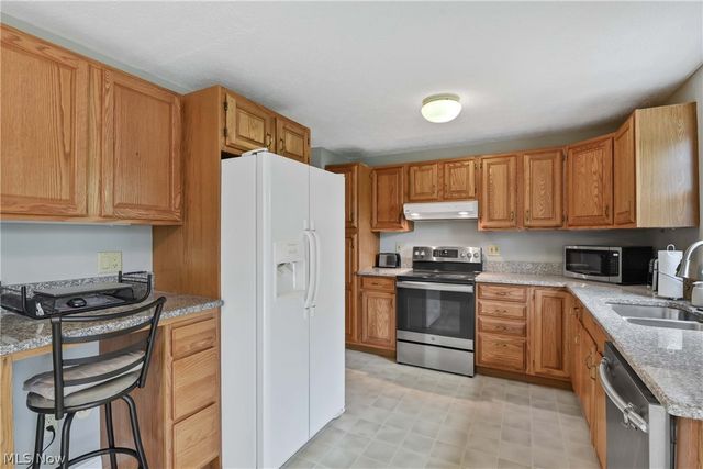 8345 Celianna Drive, Strongsville, OH 44149