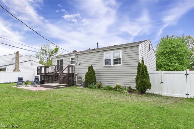 8345 Celianna Drive, Strongsville, OH 44149