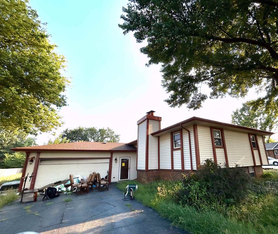 11527 E Harry St, Wichita, KS 67207