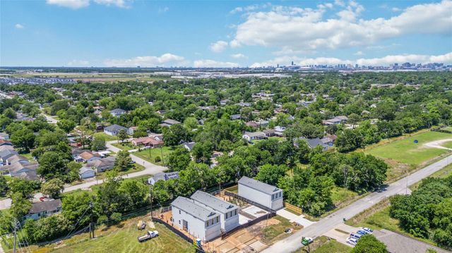10608 Ashville Drive, Houston, TX 77051