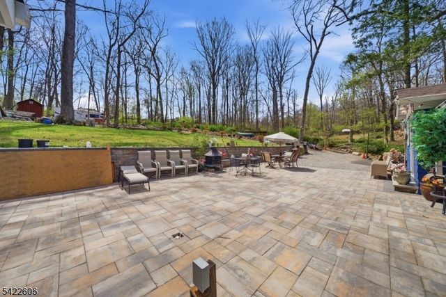 399 Springbrook Trl, Byram Twp., NJ 07871
