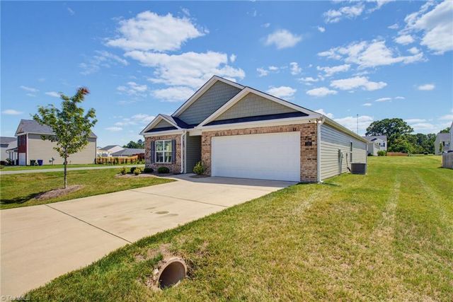 122 Stone River Way, Mayodan, NC 27027
