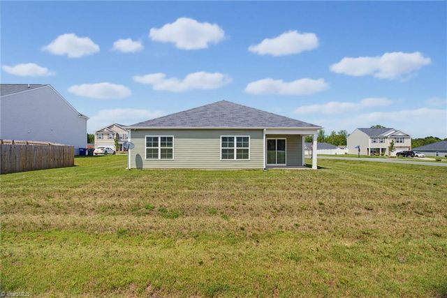 122 Stone River Way, Mayodan, NC 27027