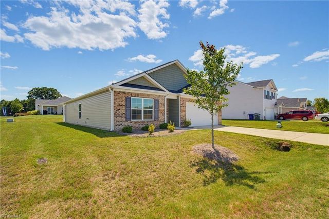 122 Stone River Way, Mayodan, NC 27027