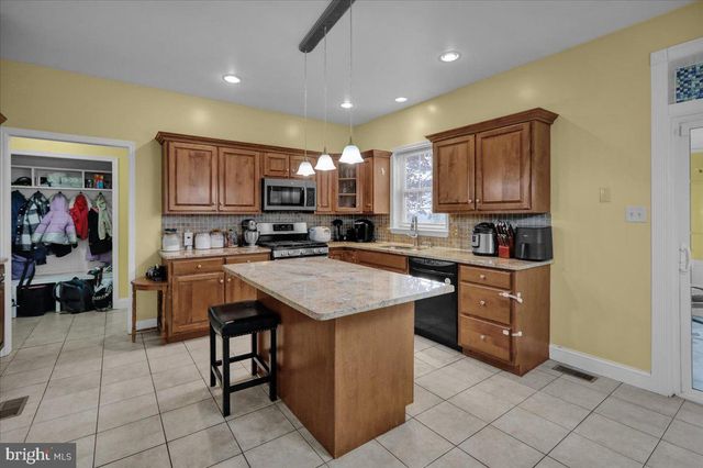 144 ROBBY DR, Leesport, PA 19533