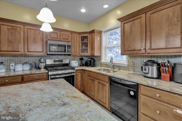 144 ROBBY DR, Leesport, PA 19533