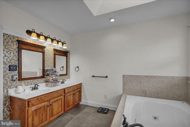 144 ROBBY DR, Leesport, PA 19533