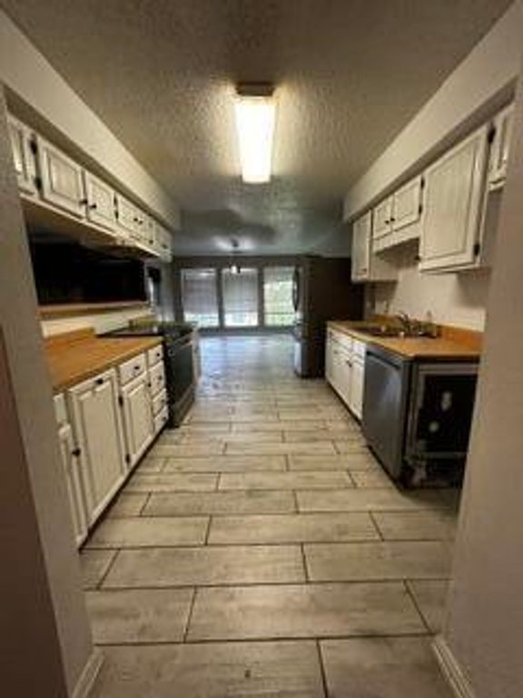 Image 16 of property listing at 1102 E 9th Street, Big Lake, TX 76932