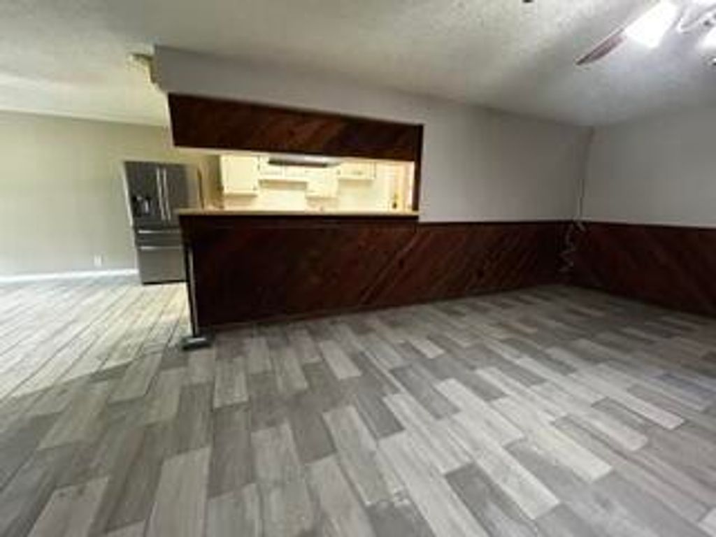 Image 18 of property listing at 1102 E 9th Street, Big Lake, TX 76932