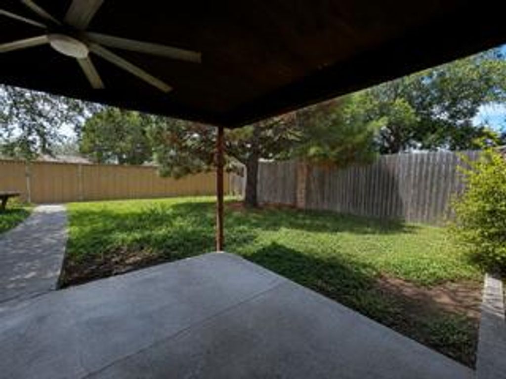 Image 4 of property listing at 1102 E 9th Street, Big Lake, TX 76932