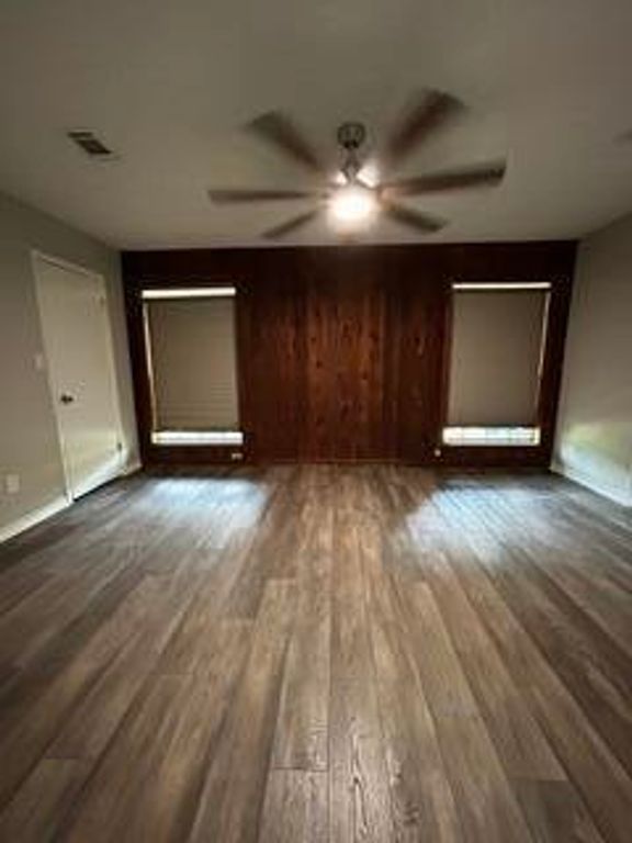 Image 7 of property listing at 1102 E 9th Street, Big Lake, TX 76932