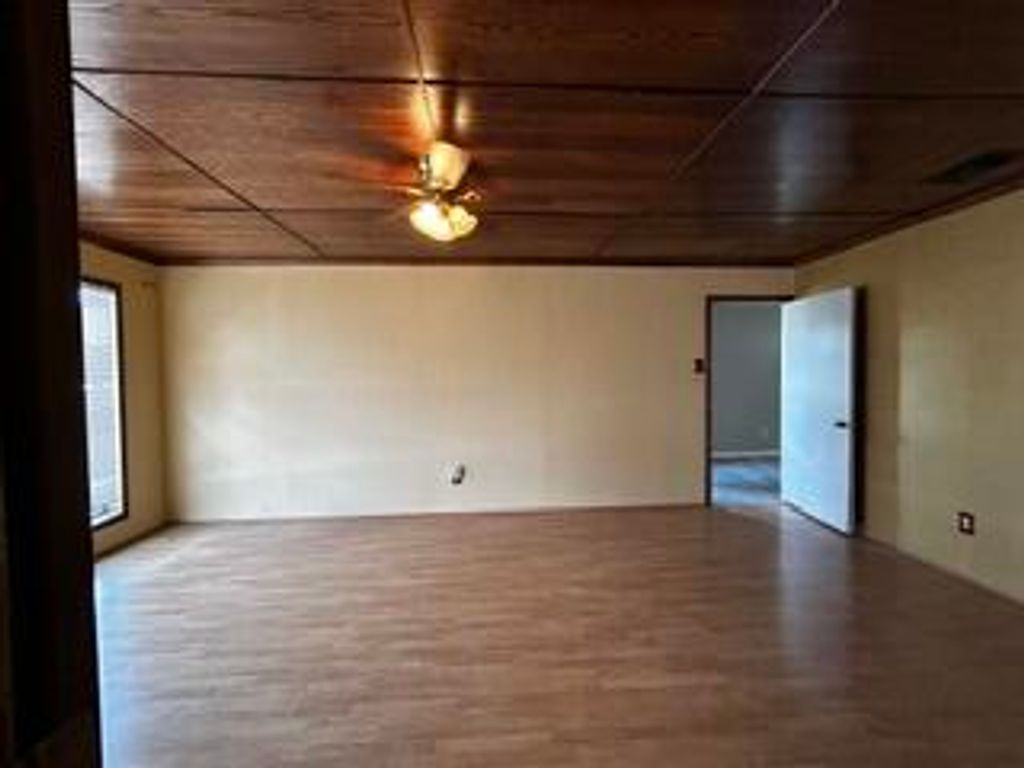 Image 9 of property listing at 1102 E 9th Street, Big Lake, TX 76932