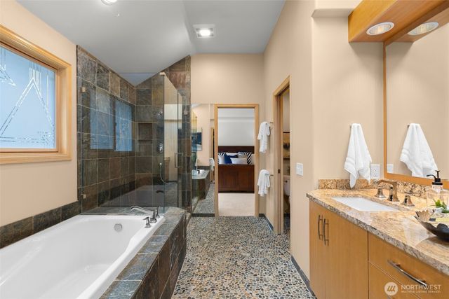 16880 SE 56th Place, Bellevue, WA 98006