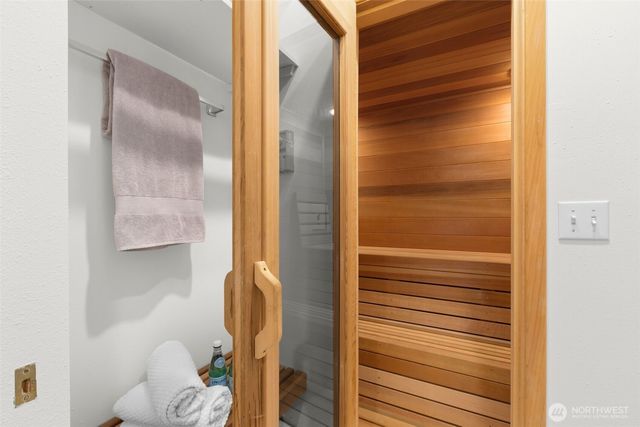 16880 SE 56th Place, Bellevue, WA 98006