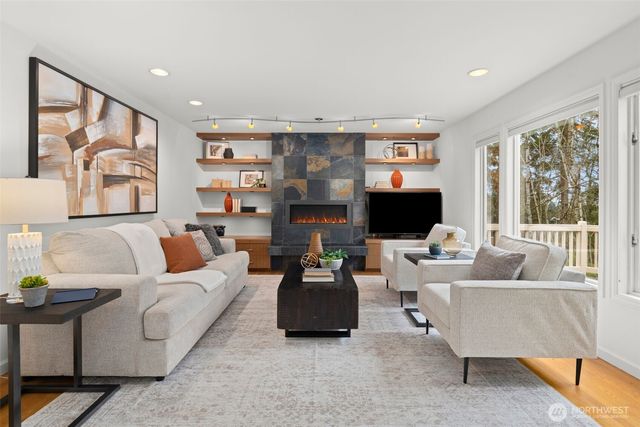 16880 SE 56th Place, Bellevue, WA 98006