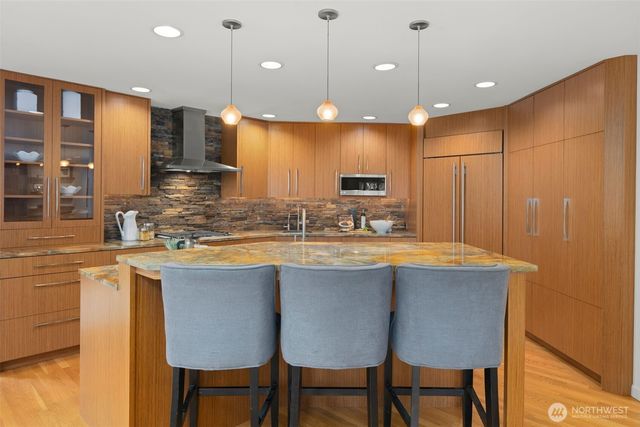 16880 SE 56th Place, Bellevue, WA 98006