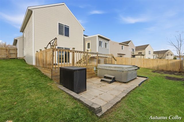 364 Prairie Run Drive, Cedar Springs, MI 49319