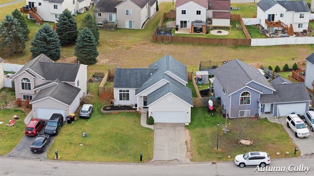 364 Prairie Run Drive, Cedar Springs, MI 49319