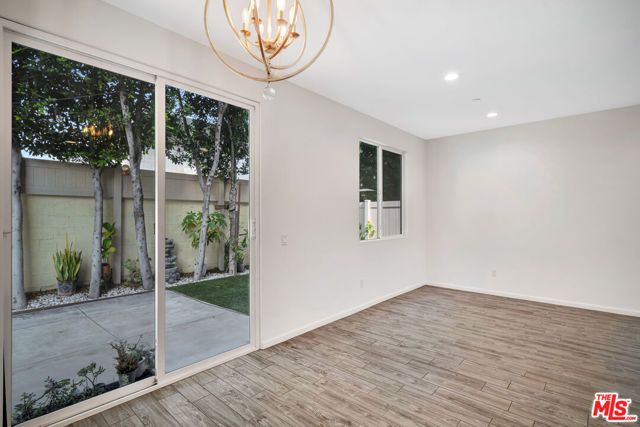 15215 W Fred Way, Van Nuys (los Angeles), CA 91405